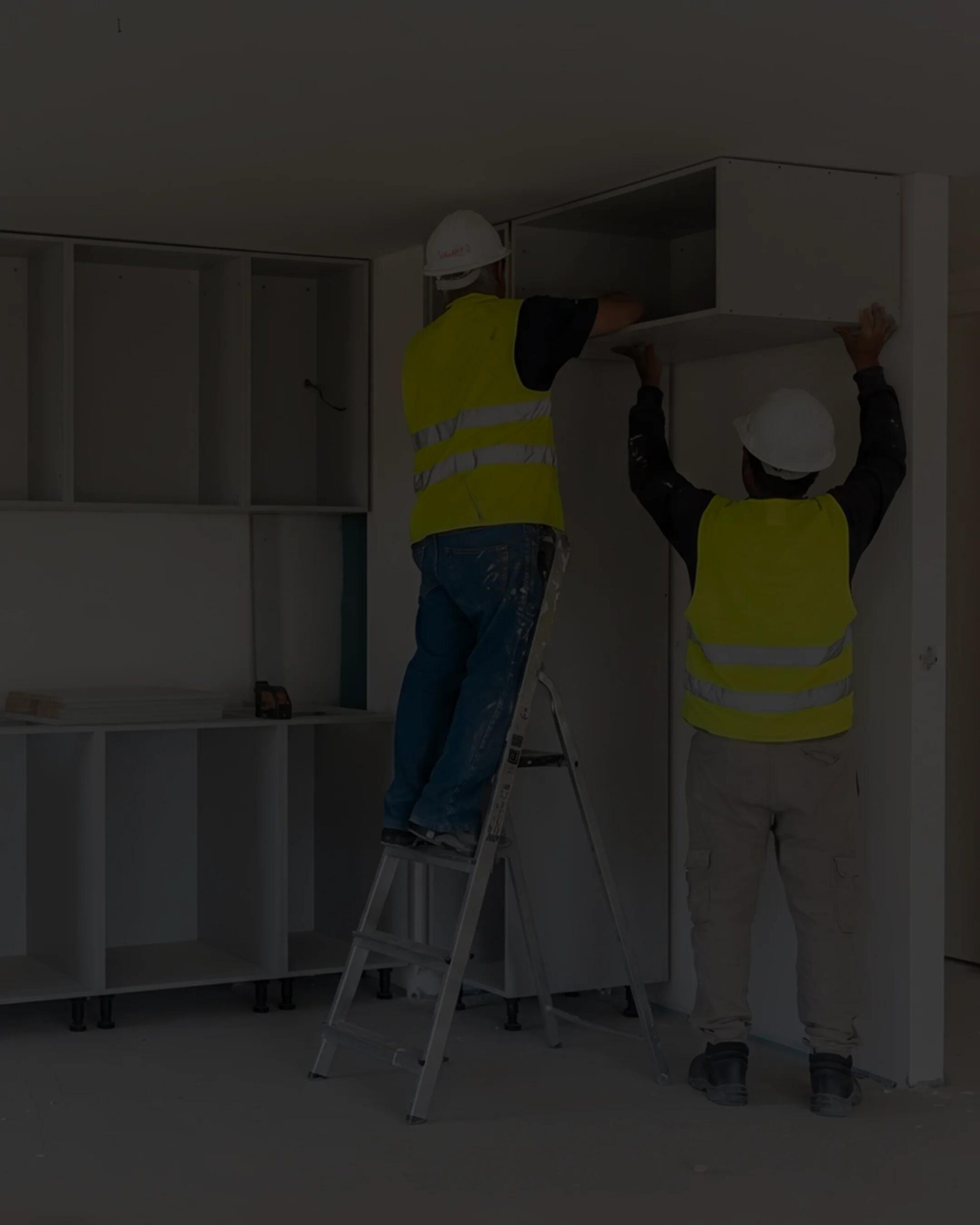 Montagem de mobiliário em obra